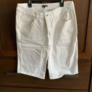 Hannah White Cotton Bermuda Shorts